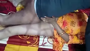 XXX action with Desi stepsister waits for man after he takes a shower