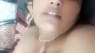 Desi woman exposes her full XXX tits and vagina in a sex show on camera