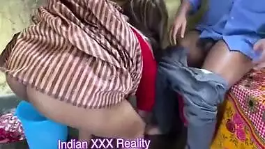 Indian Desi Bhabhi, Desi Bhabhi And Indian Bhabhi - Kaamwali Ko Paise Ke Bahane Se Choda