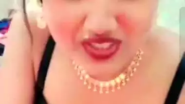 Cute bhabhi showing pussy on video call viral xxx