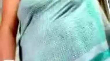 Bengali Desi XXX wife shows her nude body after bathing on video call