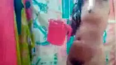 Open nude bath video shot by this young girl for her bf