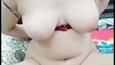 Nude Desi hottie enjoys sticking XXX toy into ass and cunt on webcam