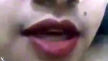 Horny Indian bhabi masturbating MMS selfie