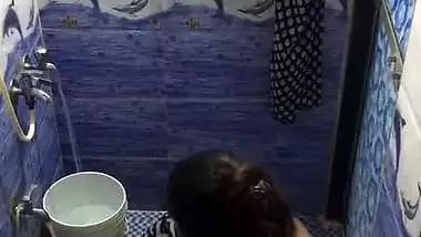 Pony tail bhabhi nude bath caught by neighbor