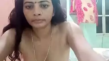 Desi with red dot on forehead performs XXX striptease in home video