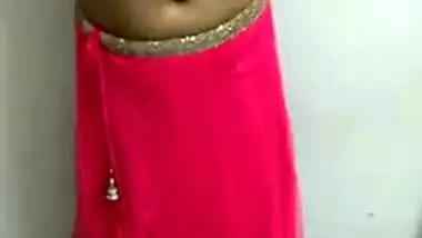 Good-looking Indian dancer during performance flashes small XXX tits