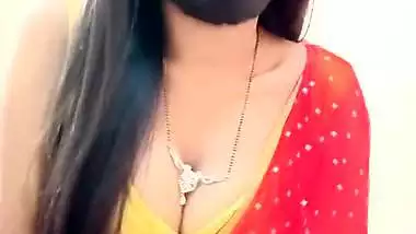 Live streaming cam girl showing sexy round boobs