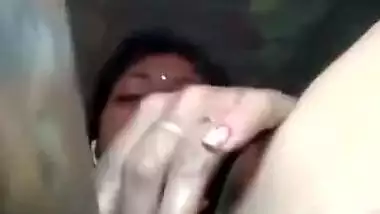 Horny Desi village wife rubs XXX pussy in kitchen using rolling pin