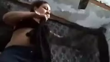 No problems for Indian woman to take XXX clothes off in sex video