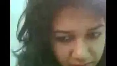 Desi Indian Girl Nude on Webcam Showing Big Boobs & Fingering in Pussy Mms