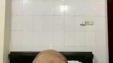 Desi lovers in OYO room having deepest sex viral xxx