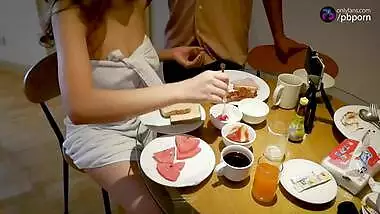 Morning Sex - Naughty Girlfriend Needs Cum Before Breakfast Every Day - Yokiebearz จะกิuข้าวก่อu Nรือเย้กกัuก่อuดี