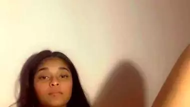 Naked pussy showing hot Indian girl nude viral MMS