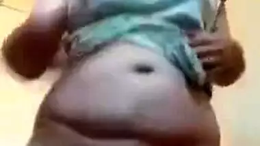 Nasty Desi XXX girl makes nude video for her boyfriend during the period