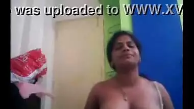 Cumbrous aunty disrobes and have a fun a naughty livecam chat with her bf