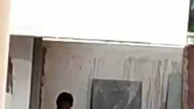 Desi MILF is so languid in XXX porn video washing body outdoors