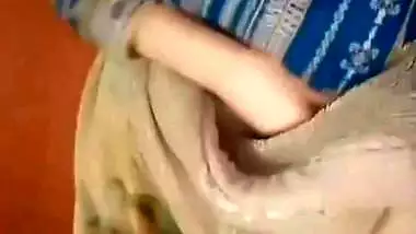 Horny maal biting lips and boobs show viral MMS