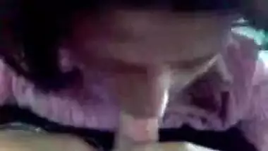 Hindi sex video of a college hotty having outdoor pleasure in boyfriends car