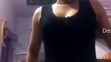 Today Exclusive- Desi Village Girl Strip Her Cloths And Showing Her Big Boobs