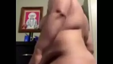 BBW desi nude applying body lotion viral video call