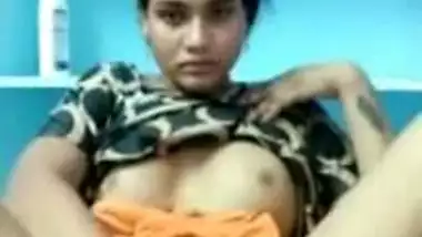 Desi girl shows off pussy to XXX lover via video link and becomes MMS