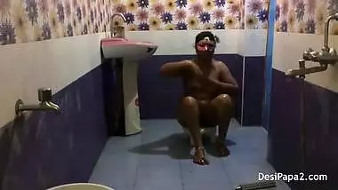 Tamil Aunty, Desi Bhabhi And Indian Bhabhi In Full Sexy In Saree Dress Indian Style Bathroom Fucking In Morni