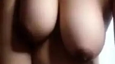 Desi shows sexy dark nipples and pink XXX lips to lover via video link