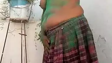 Holi nude video of Randi bhabhi in colors