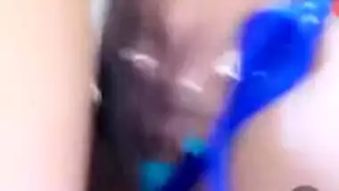 Hot Desi girl XXX show where she masturbates her pussy close-up MMS