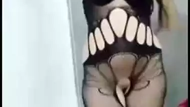 Gorgeous Desi whore in body-stocking shakes XXX booty for the camera