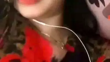 Gorgeous girlfriend white boobs showing to boyfriend