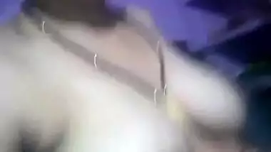 Desi bhabi fingering pussy