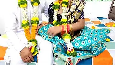 Dost Ka Suhagrat Ke Liye Bed Saja Raha Tha Aur Dulhan Muze Se Chudai Kara - Li Ya