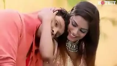 Desi Bhabhi And Indian Bhabhi In Ko Bistar Or Leta Kr Chod Diya