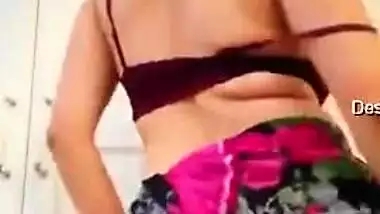 Indian mom in carnival sari moves body and slowly strips down on cam