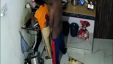 Indian aunty in yellow saree fuck! Horny lovers hidden sex in kitchen