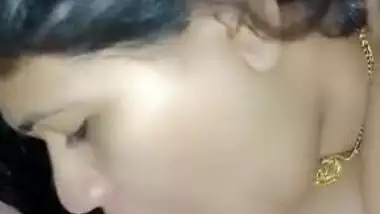 Smiling Desi XXX housewife giving a wet blowjob to her husband’s friend MMS