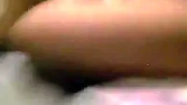 Oral chudai ends when man erupts XXX fluid in Paki MILF's mouth