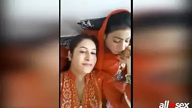 Tik Tok Indian XXX sex: Desi Sisters Catfight lesbian fun kissing and licking