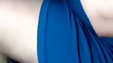 Indian sex diva during ride permits naughty BF to touch her XXX breasts