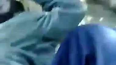 Guy bangs a hijabi girl outdoors in Pakistani porn