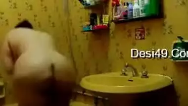 Today Exclusive- Sexy Telugu Bhabhi Record Her Bathing Video For Hubby