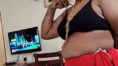 Mature aunty wearing dress and viral boobs showing