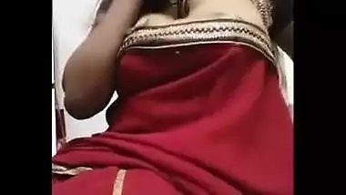 Chesty Desi diva in sari shows natural XXX melons in solo sex clip