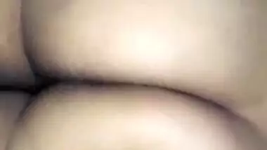 Dost Ke Behan Ko Rat Me Nanga Kia. Gand Hila Hila Ke Pani Nikal Dia