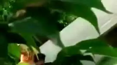 Outdoor Desi mms clip of teen in sari caught having sex with lover