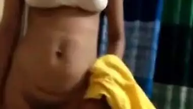 Today Exclusive- Desi Maid Strip Her Cloths And Showing Nude Body To House Owner