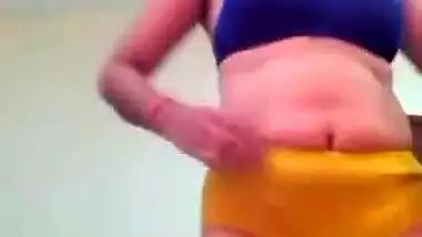 Famous desi bhabhi wearing blue color bra and showing her boobs, pussy