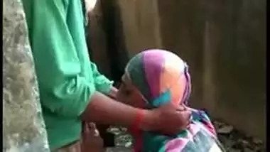 Desi mms sex scandal, Paki muslim girl caught sucking dick BF outdoor